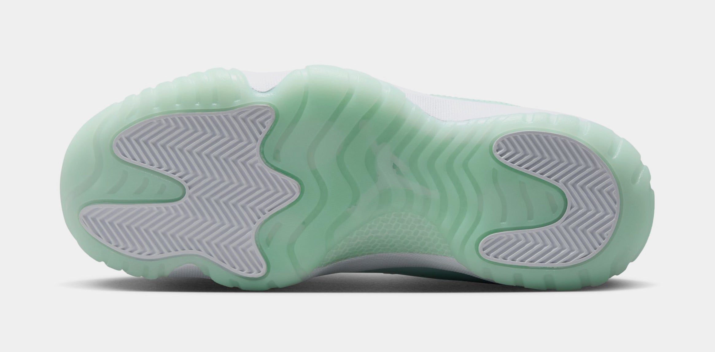 Air Jordan 11 Retro Low Igloo Womens Lifestyle Shoes (White/Igloo) - Image 4